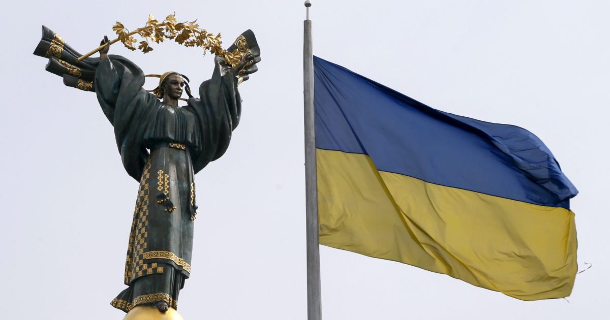 Полиция, церковь или военные. Кого поддерживают украинцы