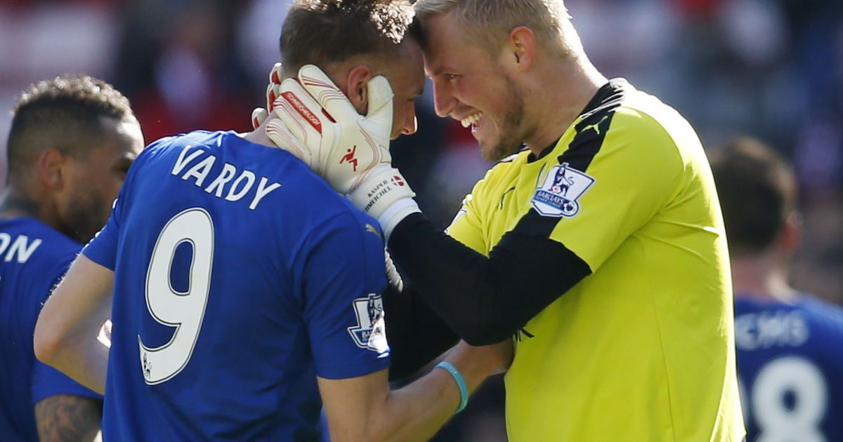 Главный бомбардир "Лестера" Варди и голкипер команды Шмейхель.