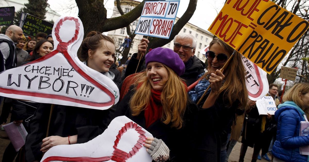 Поляки вышли на массовые митинги против полного запрета абортов
