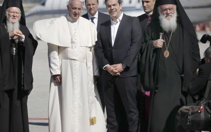 Папа Римский прибыл с визитом на переполненный беженцами остров Лесбос