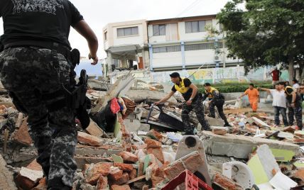 В Эквадоре спасли мужчину через 13 дней после землетрясения