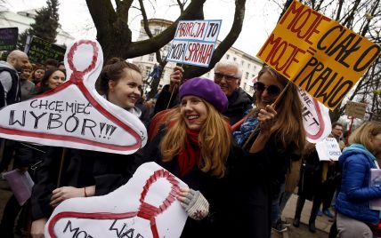 Поляки вийшли на масові мітинги проти повної заборони абортів