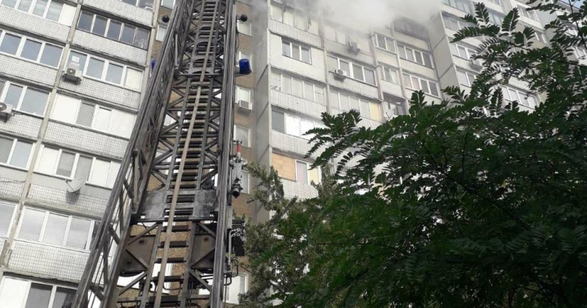Пожежа у багатоповерхівці  на Троєщині