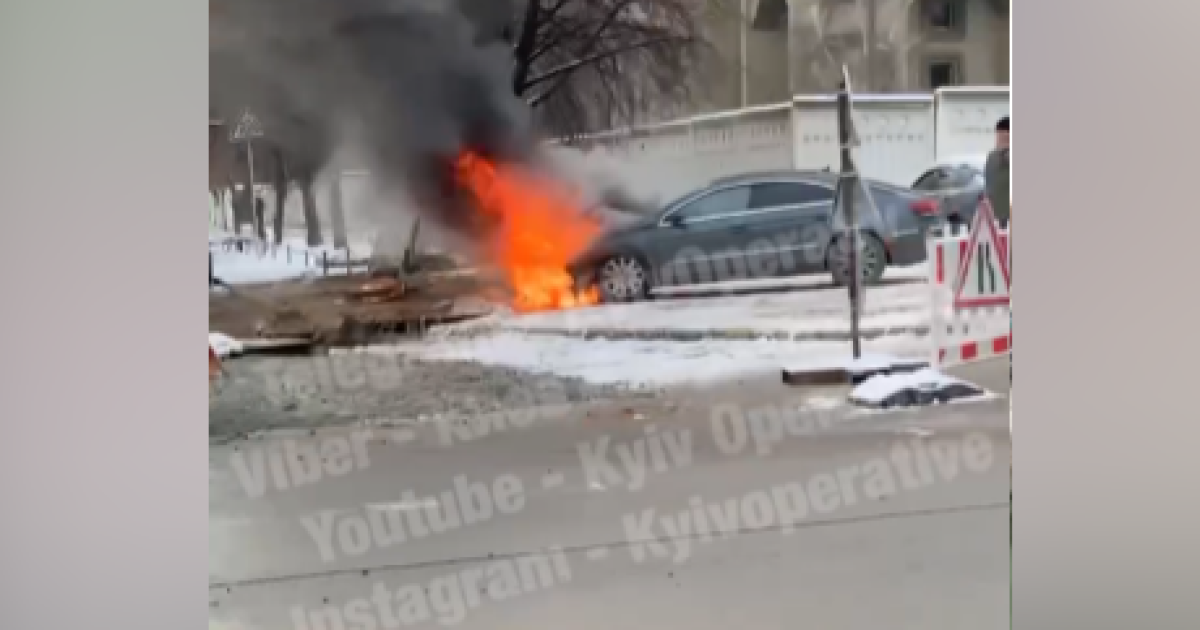 У Києві на проспекті Лобановського спалахнув автомобіль: відео