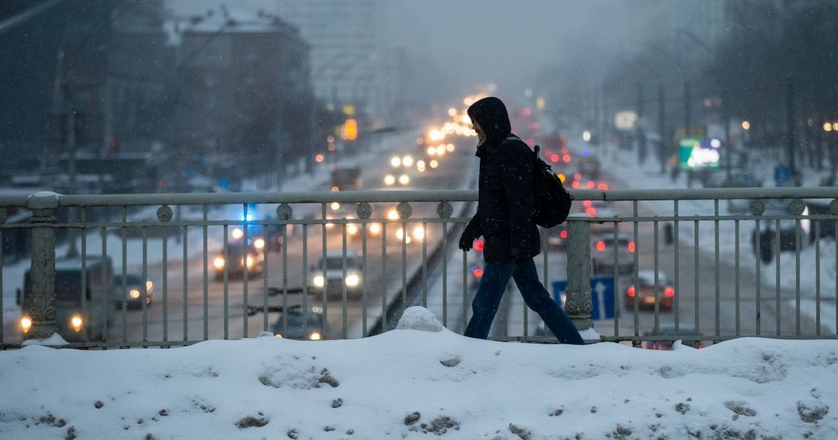 Вывозить, выгребать, или само растает: снежная математика в Киеве