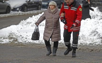Ледяной дождь в Киеве за час превратил все дороги в каток