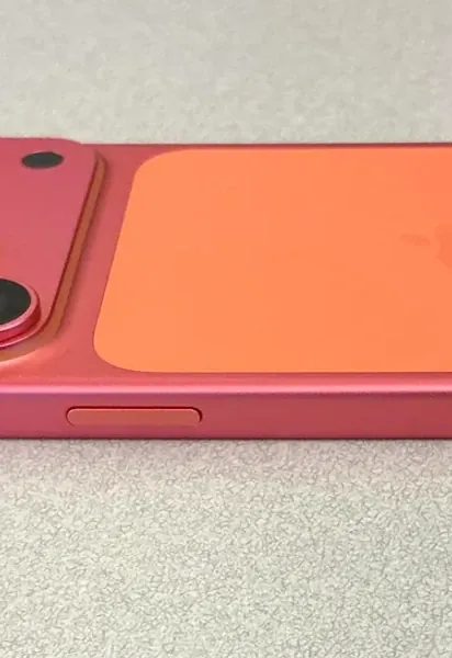 iPhone 17 изменил цвет