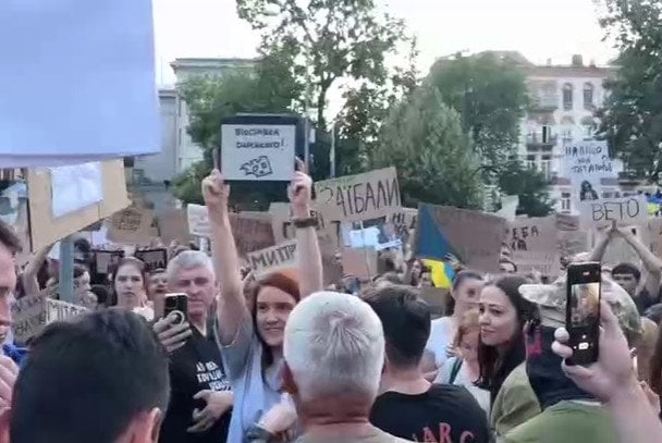 Безуглая призвала к отставке главкома Сырского — в Раде отреагировали
