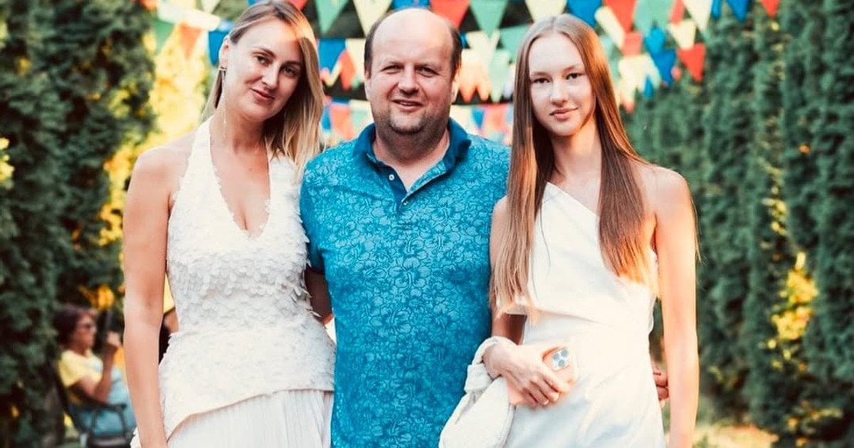 Віктор Бронюк із дружиною та донькою