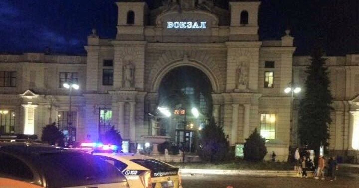 Нічний переполох у Львові. На залізничному вокзалі шукають вибухівку