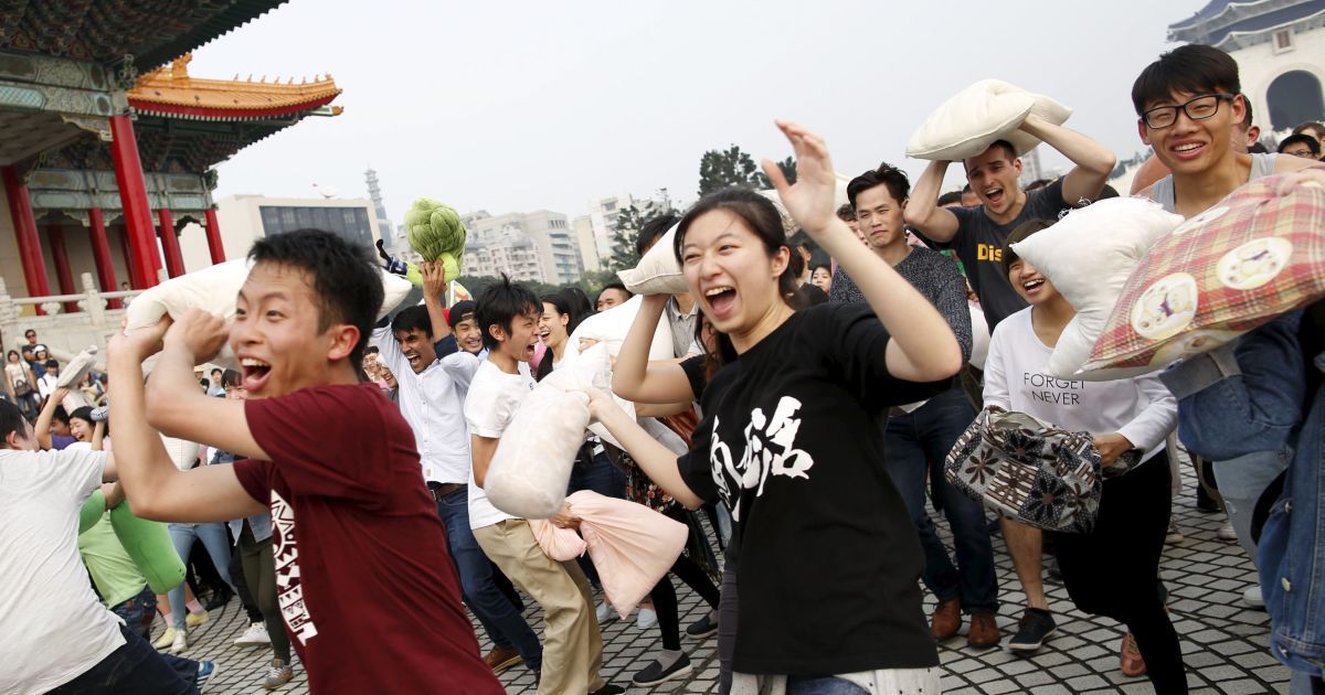 Подушечные бои на Тайване. / © Reuters
