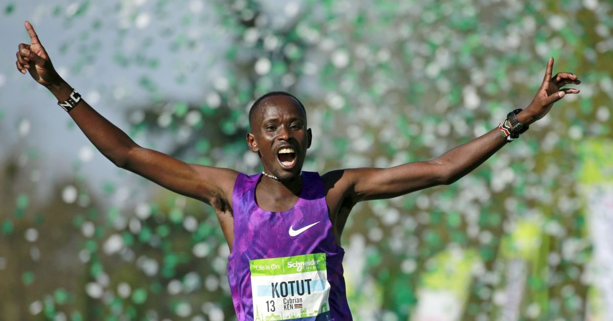 Сіпріан Котут из Кении победил в Парижском марафоне / © Reuters