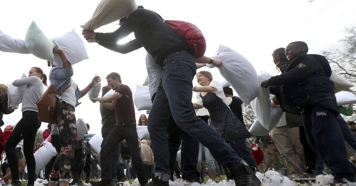 Подушечные бои в Лондоне, Великобритания. / © Reuters