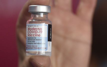 Регулятор ЄС схвалив третє щеплення COVID-вакциною Moderna