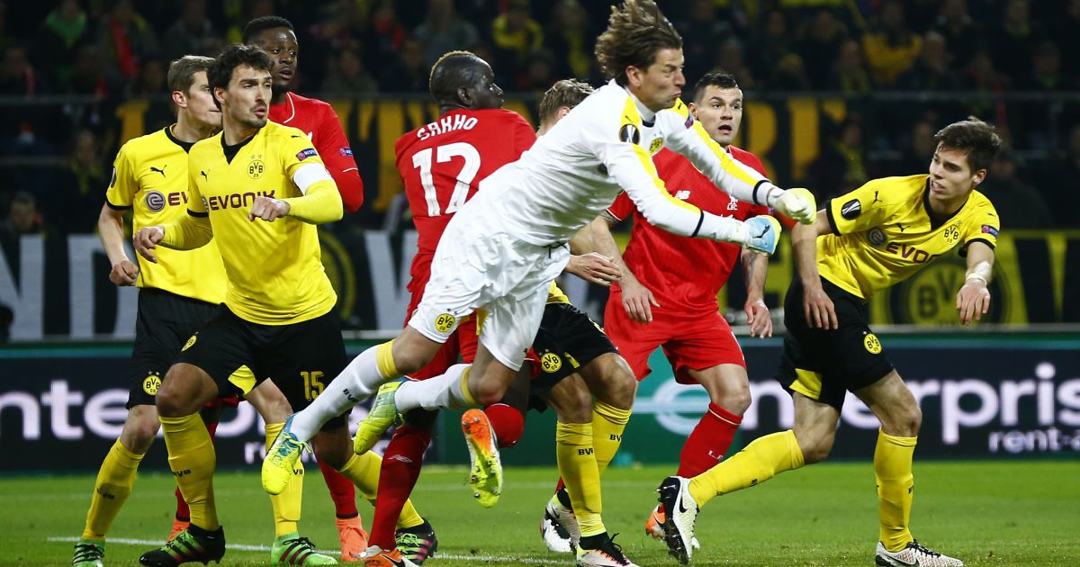 Голкипер Вайденфеллер стал одним из лучших игроков матча.