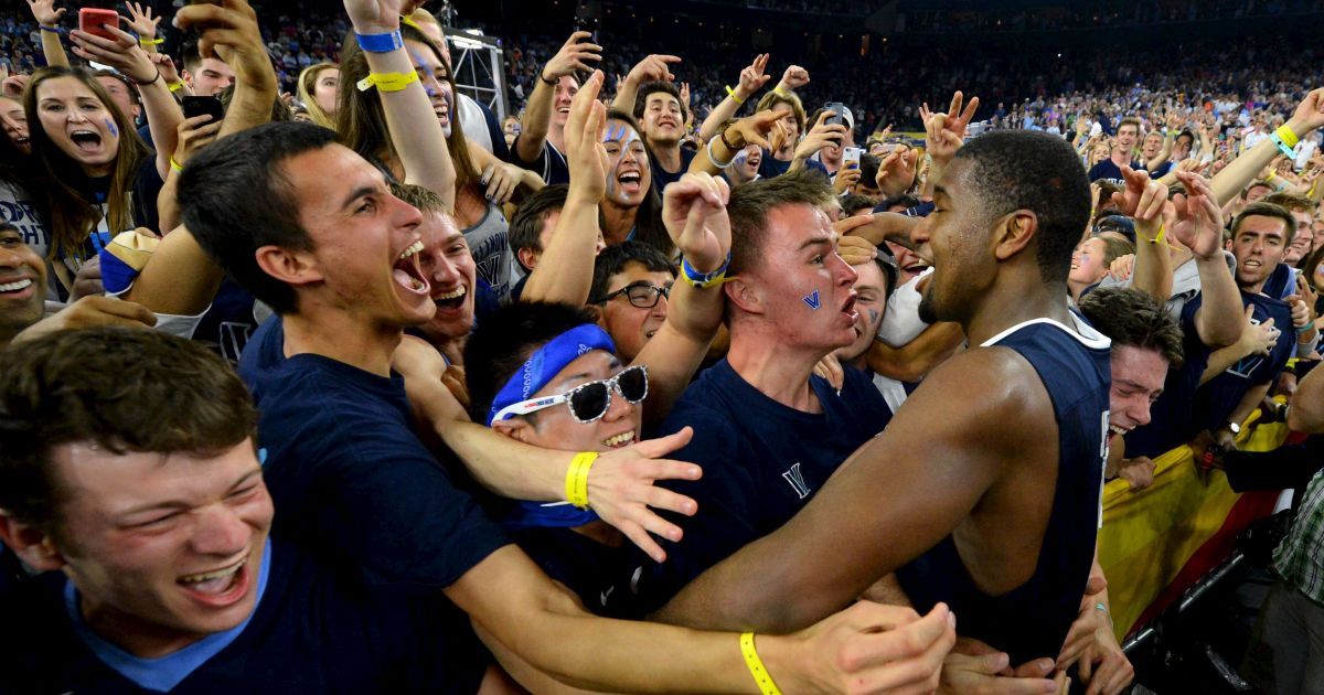 Крис Дженкинс и болельщики после решающего броска.