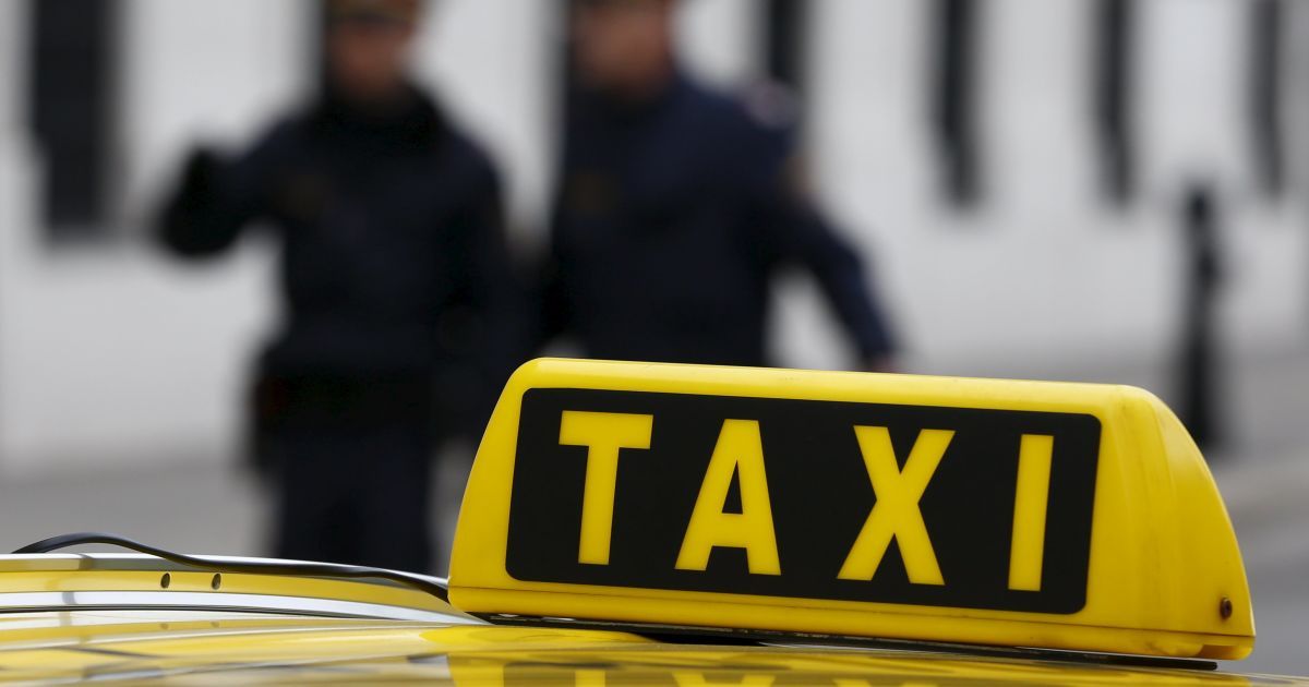 Як у Києві Uber запускали. Водії та журналісти протестували новий сервіс таксі