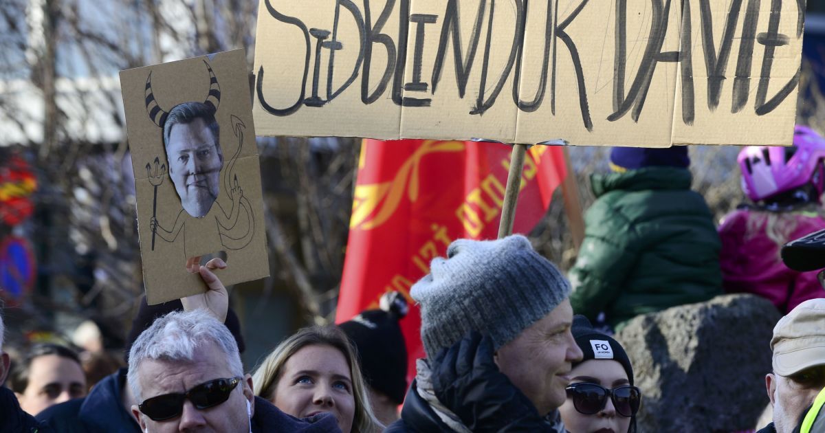 Несмотря на оффшорный скандал правительству Исландии удалось удержаться в своих креслах