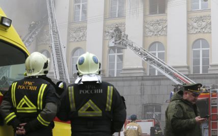 Пожар в здании российского Минобороны полностью потушили
