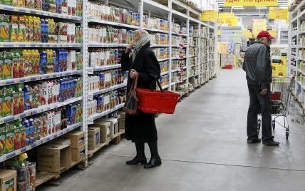 Українці витрачають на їжу більше половини своїх доходів