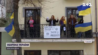 В Одесі актори зіграли виставу на балконі