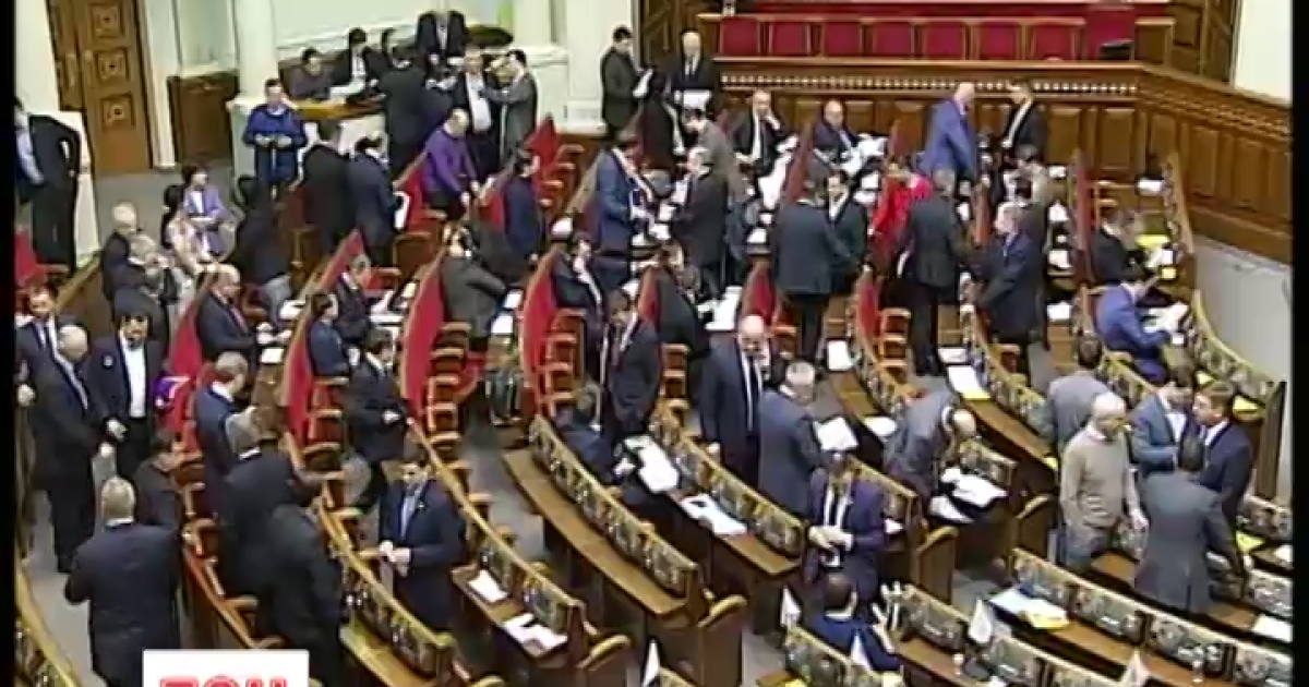 Нардепи відтермінували набуття чинності закону про прокуратуру