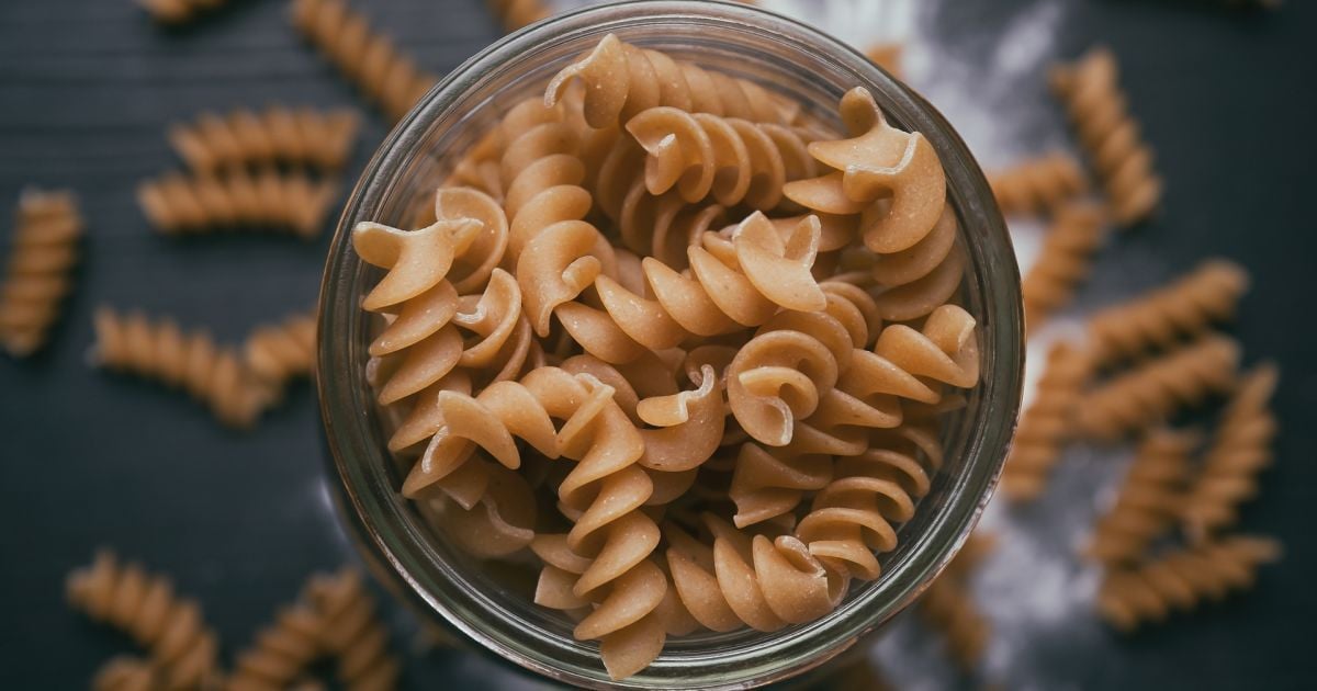У школы Ровного закупили "золотые" макароны: как оправдываются в управлении образования