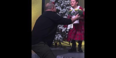 Дочь Юрия Ткача впервые выступила на сцене театра и очаровала своим пением