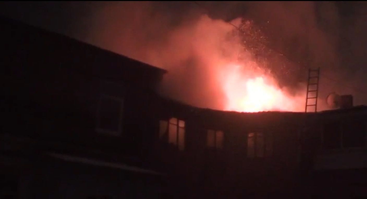 Спасатели эвакуировали 22 человек из жилого дома, который горел в Харькове