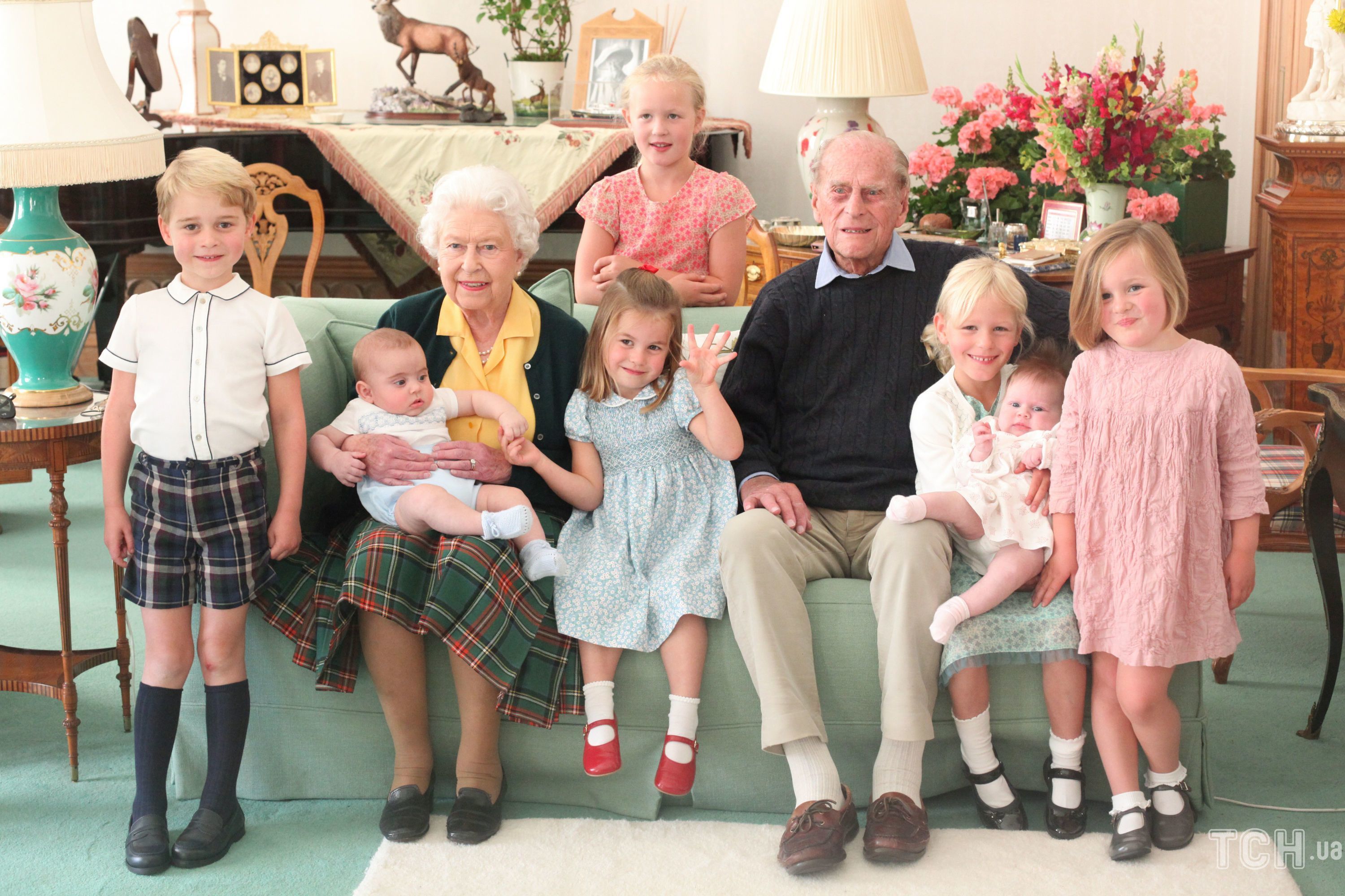 Принц Філіп та королева Єлизавета II зі своїми правнуками / © Getty Images