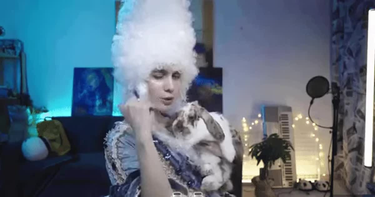 Jerry Heil записала песню, в которой она сербает и чавкает