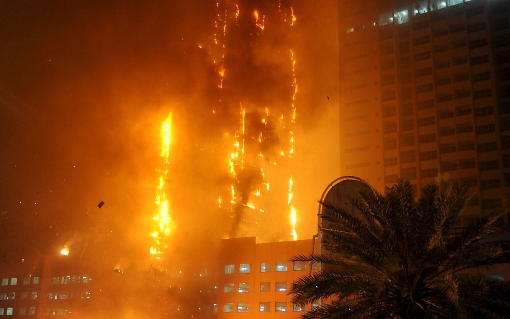 В одном из небоскребов в ОАЭ произошел пожар. / © Reuters