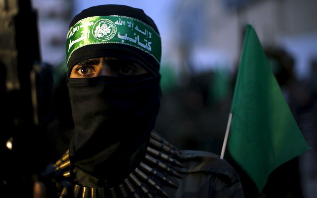 Палестинські бойовики ХАМАС беруть участь у мітингу з нагоди дванадцятої річниці смерті покійного лідера ХАМАС шейха Ахмеда Ясина, який був убитий внаслідок ізраїльської атаки в місті Газа. / © Reuters
