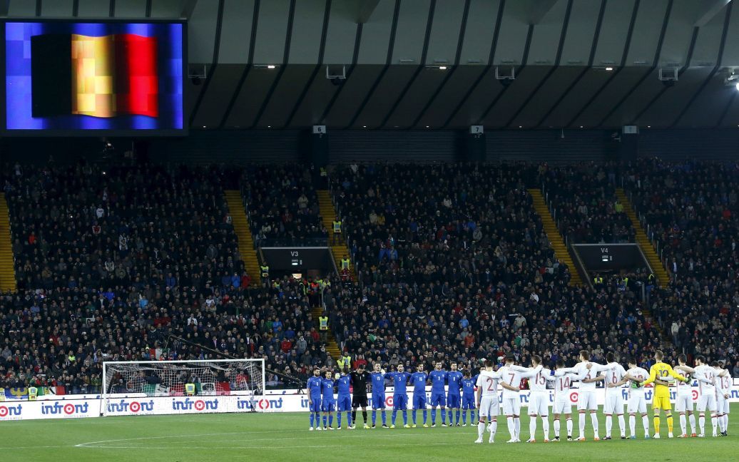 Хвилина мовчання від збірних Італії та Іспанії / © Reuters