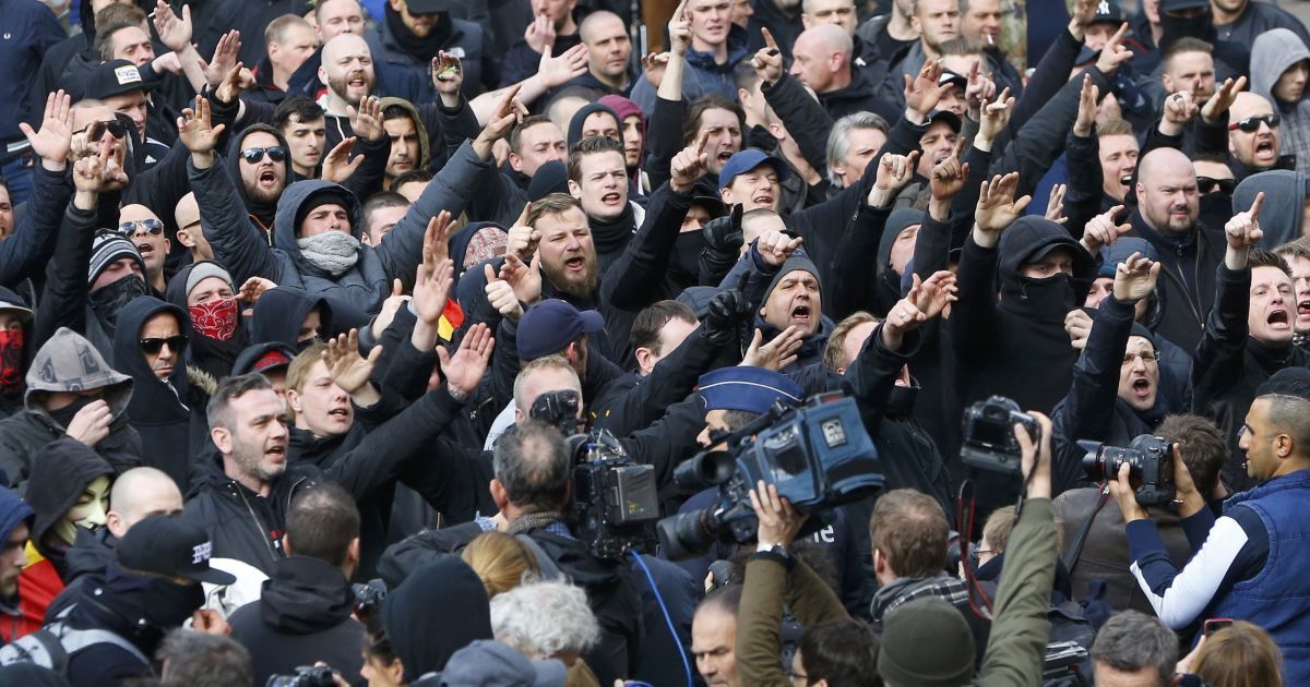 Футбольные хулиганы устроили беспорядки в центре Брюсселя. / © Reuters