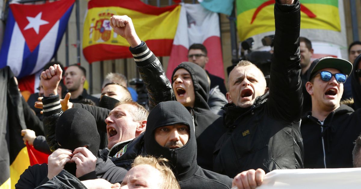 Футбольные хулиганы устроили беспорядки в центре Брюсселя. / © Reuters