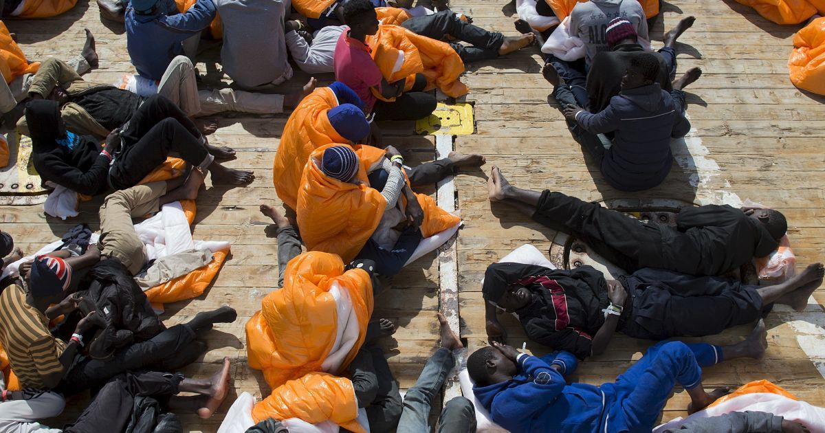 Мігранти чекають висадки в Італії_4 / © Reuters