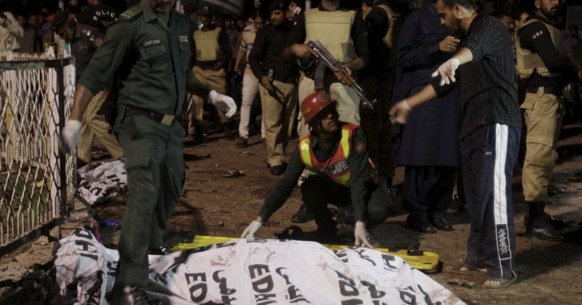 Взрыв в пакистанском Лахоре унес жизни 70 человек, почти 30 - дети