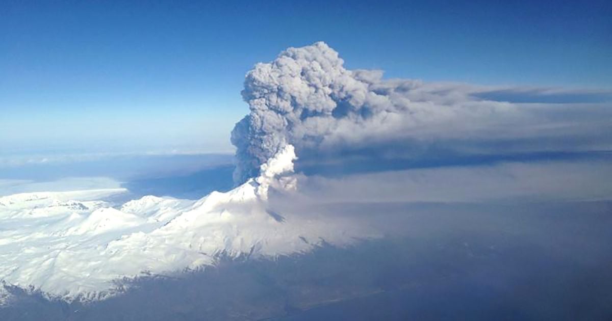 На Аляске началось извержение вулкана