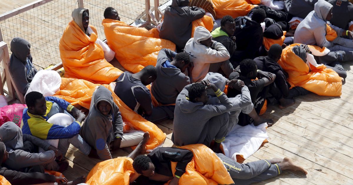 Мігранти чекають висадки в Італії_8 / © Reuters