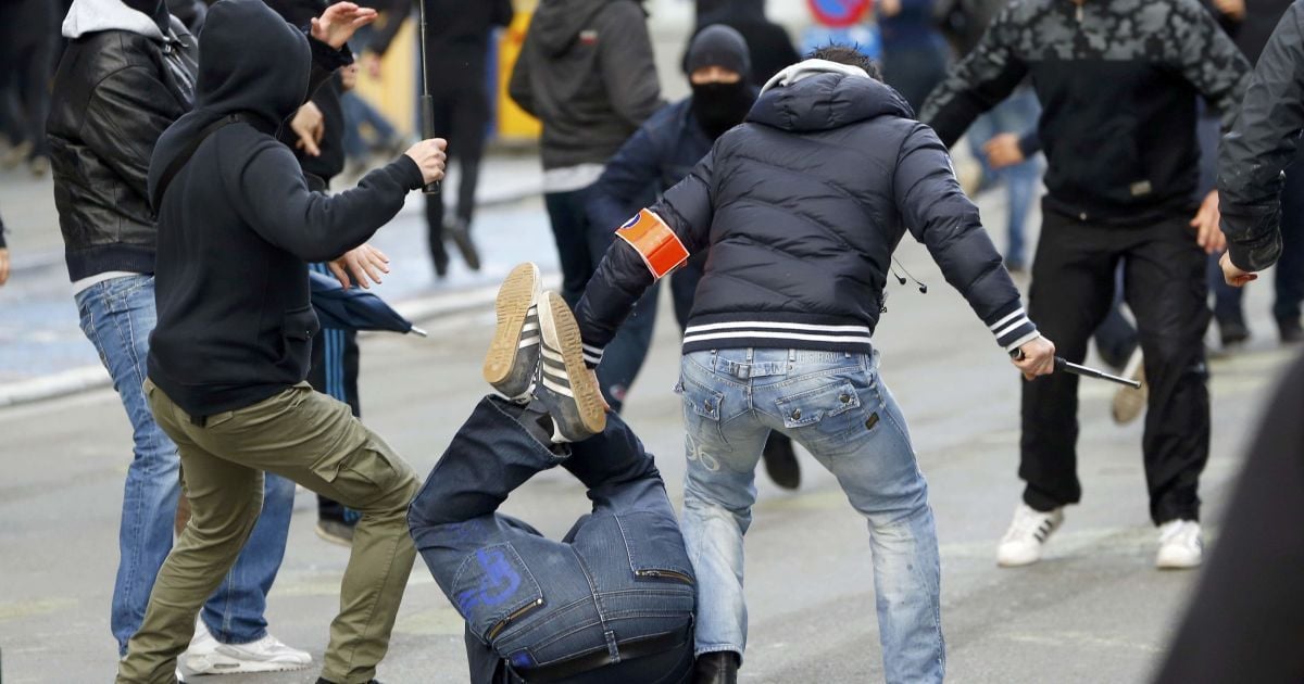 Футбольные хулиганы устроили беспорядки в центре Брюсселя. / © Reuters