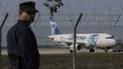Появились первые фото угнанного самолета EgyptAir в аэропорту Кипра