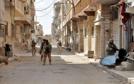 Сирийская армия наступает на захваченый боевиками Эль-Карьятейн