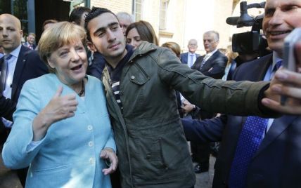 В соцсетях нашли сходство между снявшегося с Меркель мигранта и бельгийским смертником