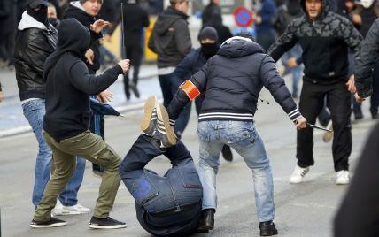 Во Франции во время акций протеста ранены более 20 полицейских