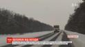 В нескольких областях Украины водители страдают от гололеда и сугробов на дорогах