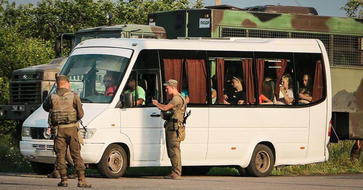 Зняли з автобуса та заарештували. На Донеччині затримали прибічника "ДНР"