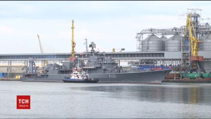Захоплення Азовського моря: військові кораблі Росії за чотири милі від українських пляжів