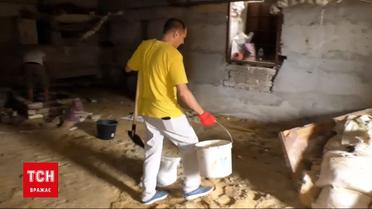 Волонтери облаштовують харківські підвали багатоповерхівок