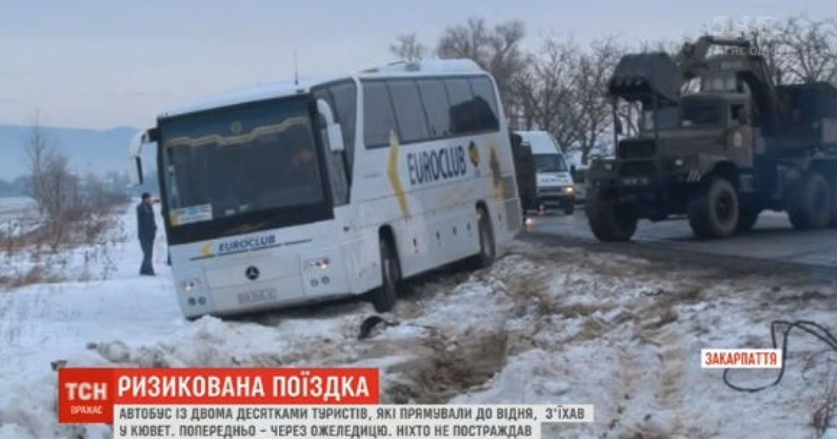 Туристичний автобус ледь уникнув зіткнення з некерованою фурою на Закарпатті